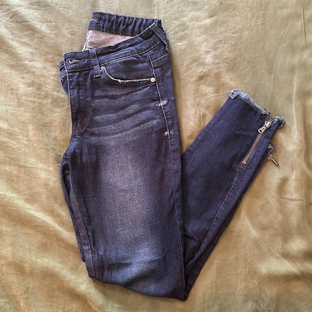 CUTE go-out jeans with zippers at the ankles. So so flattering!